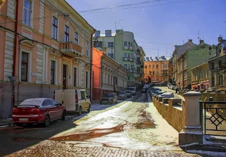 простора 2-кімн в центрі чернівців на турецькій 18 завжди зі світлом *